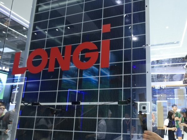 金港赢配资 供需失衡导致业绩亏损，隆基绿能管理层预告2025年BC组件出货计划